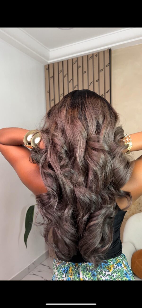 WhatsApp Image 2025-07-09 at 12.51.54 PM 20″ Ivy Wavy Dark Grey 5×5 Wig – 300g