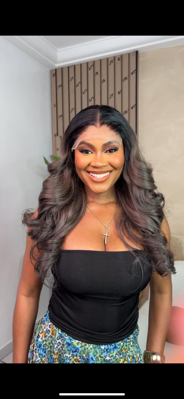 WhatsApp Image 2025-07-09 at 12.51.55 PM 20″ Ivy Wavy Dark Grey 5×5 Wig – 300g