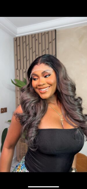 WhatsApp Image 2025-07-09 at 12.51.59 PM 20″ Ivy Wavy Dark Grey 5×5 Wig – 300g