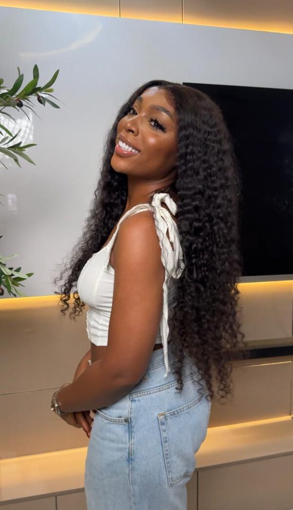 30″ Queen B Curls 5×5 Wig – 300g (Natural Color)