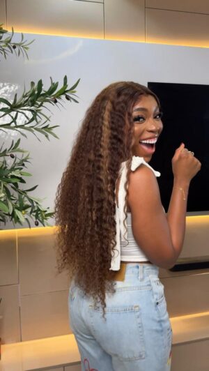 30″ Queen B Curls 5×5 Wig – 300g (Colored)
